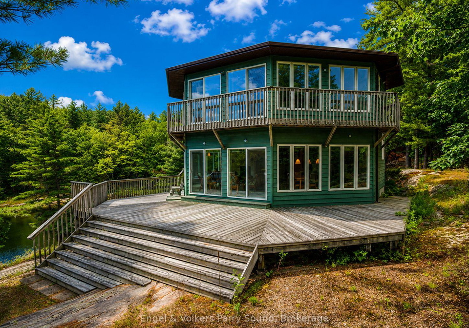 1-loon-bay-carling-ontario-x13130986
