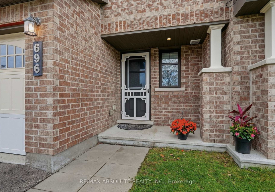 696-trigoria-crescent-ottawa-ontario-x13131566