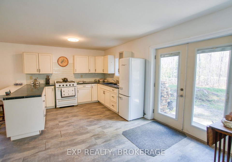371-sherbrooke-drive-tay-valley-ontario-x13131878
