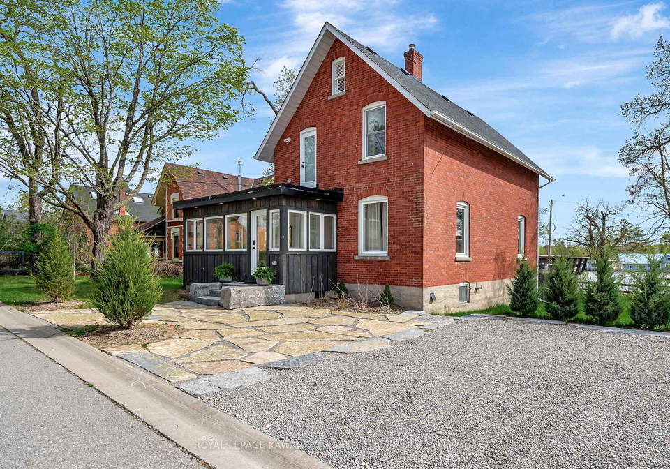 45-oak-street-kawartha-lakes-ontario-x13132332