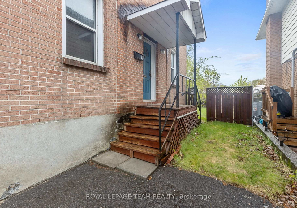 910-pinecrest-road-ottawa-ontario-x13132388