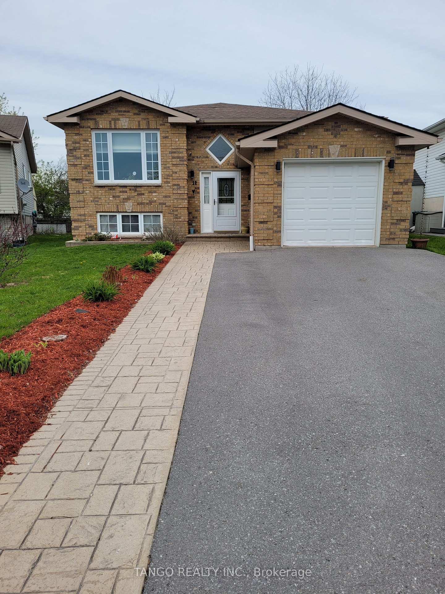 11-faraday-gardens-belleville-ontario-x13132856