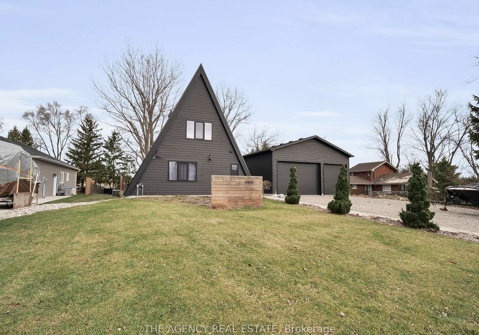 8464-adams-court-lambton-shores-ontario-x13133104