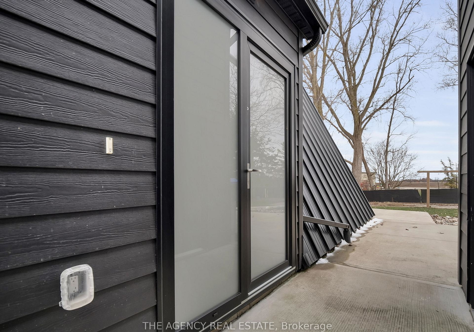 8464-adams-court-lambton-shores-ontario-x13133104