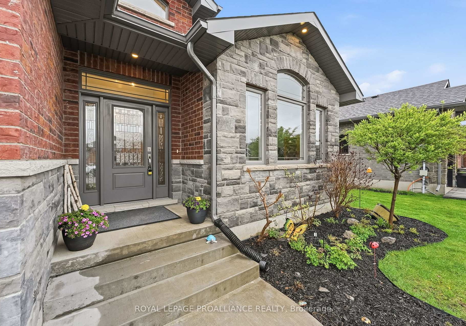 82-essex-drive-belleville-ontario-x13133452