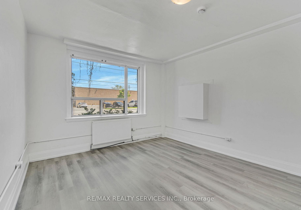 10sherman-avenue-s-hamilton-ontario-x13133550