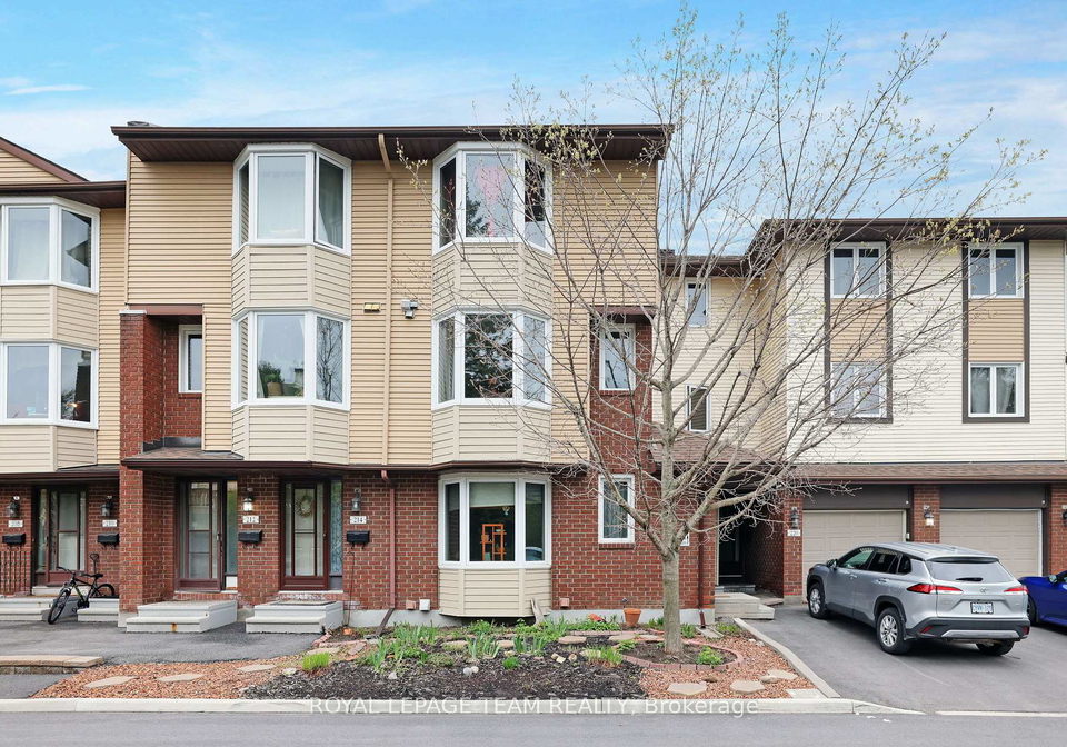 216-steenbakkers-private-ottawa-ontario-x13133726