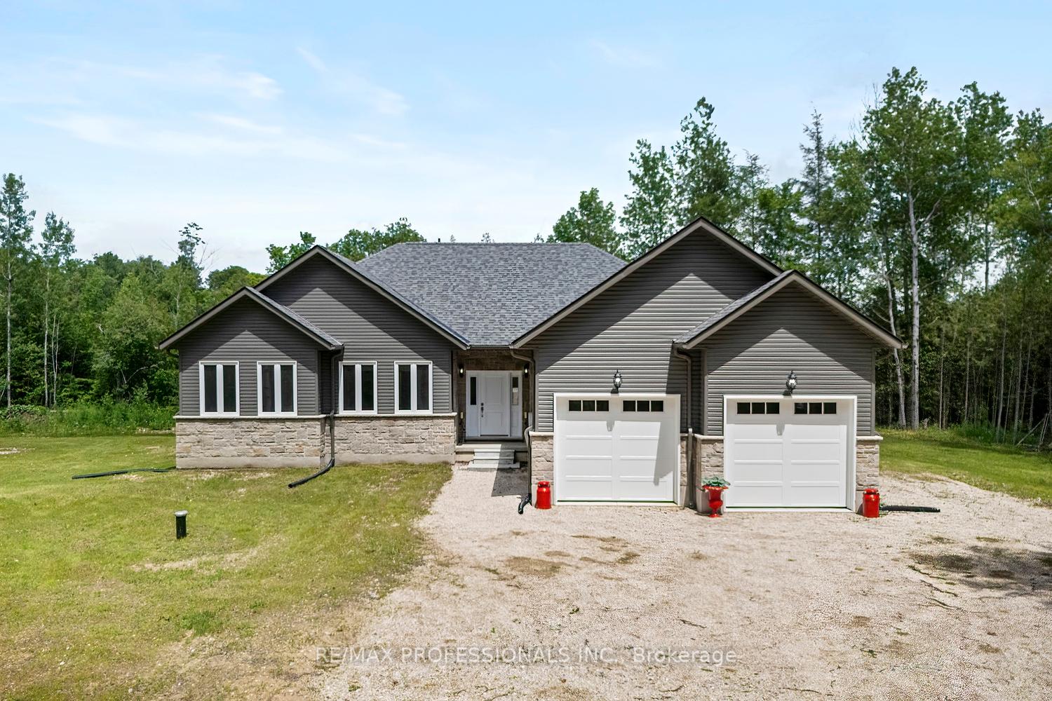 734565-west-back-line-grey-highlands-ontario-x13134546
