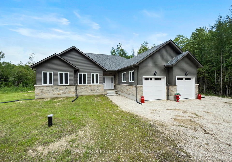 734565-west-back-line-grey-highlands-ontario-x13134546