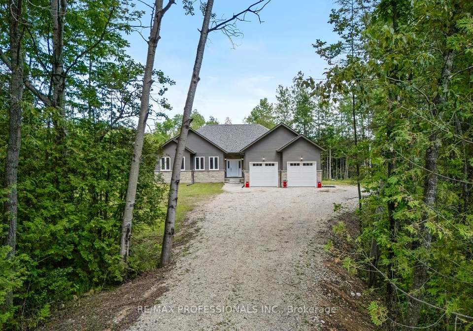 734565-west-back-line-grey-highlands-ontario-x13134546