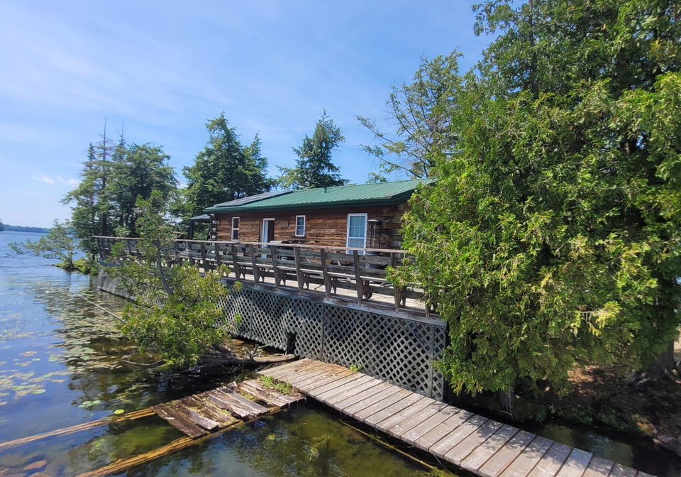 128-island-rideau-lakes-ontario-x13134752