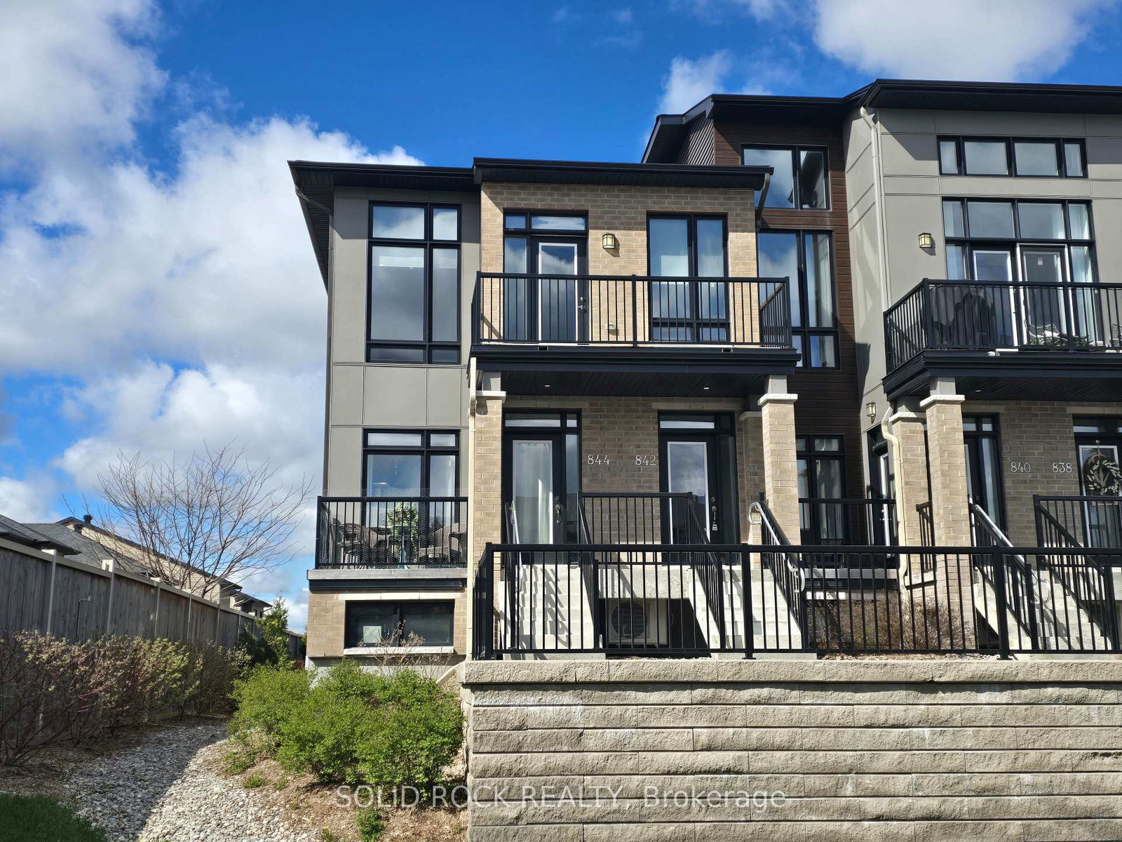 844-ralph-hennessy-avenue-ottawa-ontario-x13135074