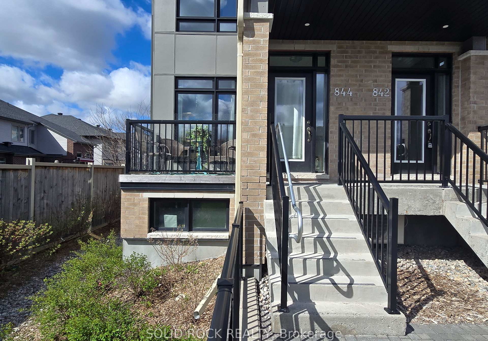 844-ralph-hennessy-avenue-ottawa-ontario-x13135074