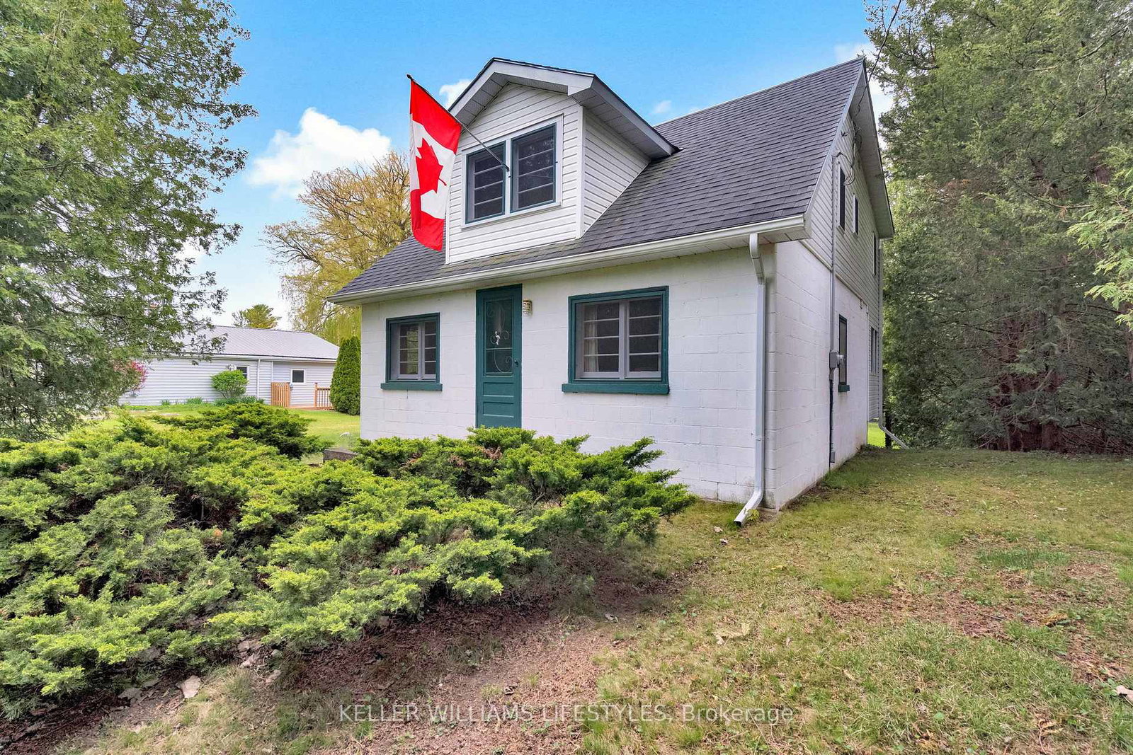 6493-west-parkway-drive-lambton-shores-ontario-x13135402