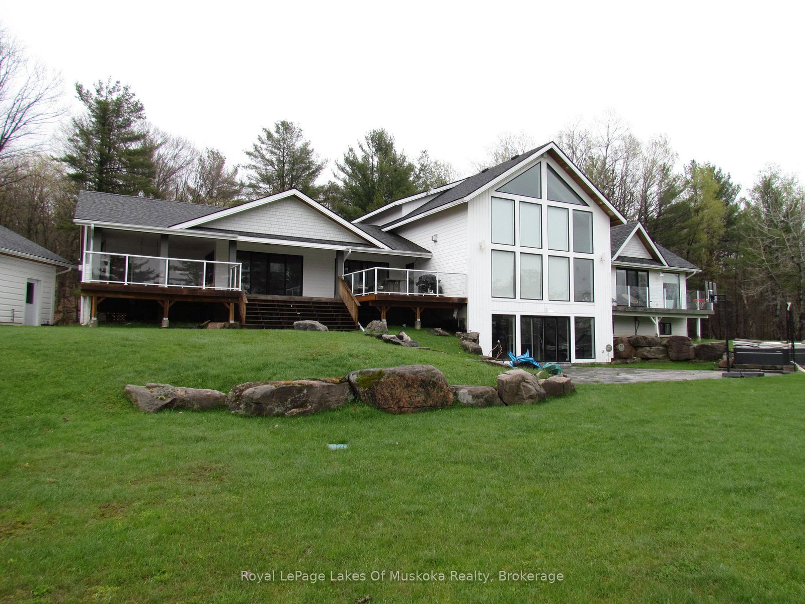 1-1331-south-monck-drive-muskoka-lakes-ontario-x13135854