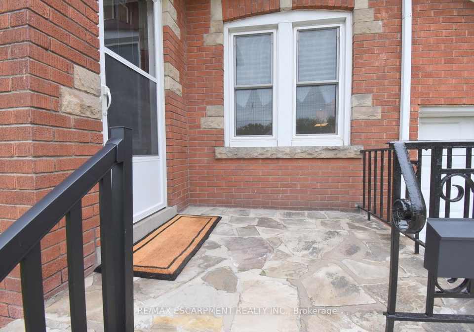 8-norwood-road-hamilton-ontario-x13136216