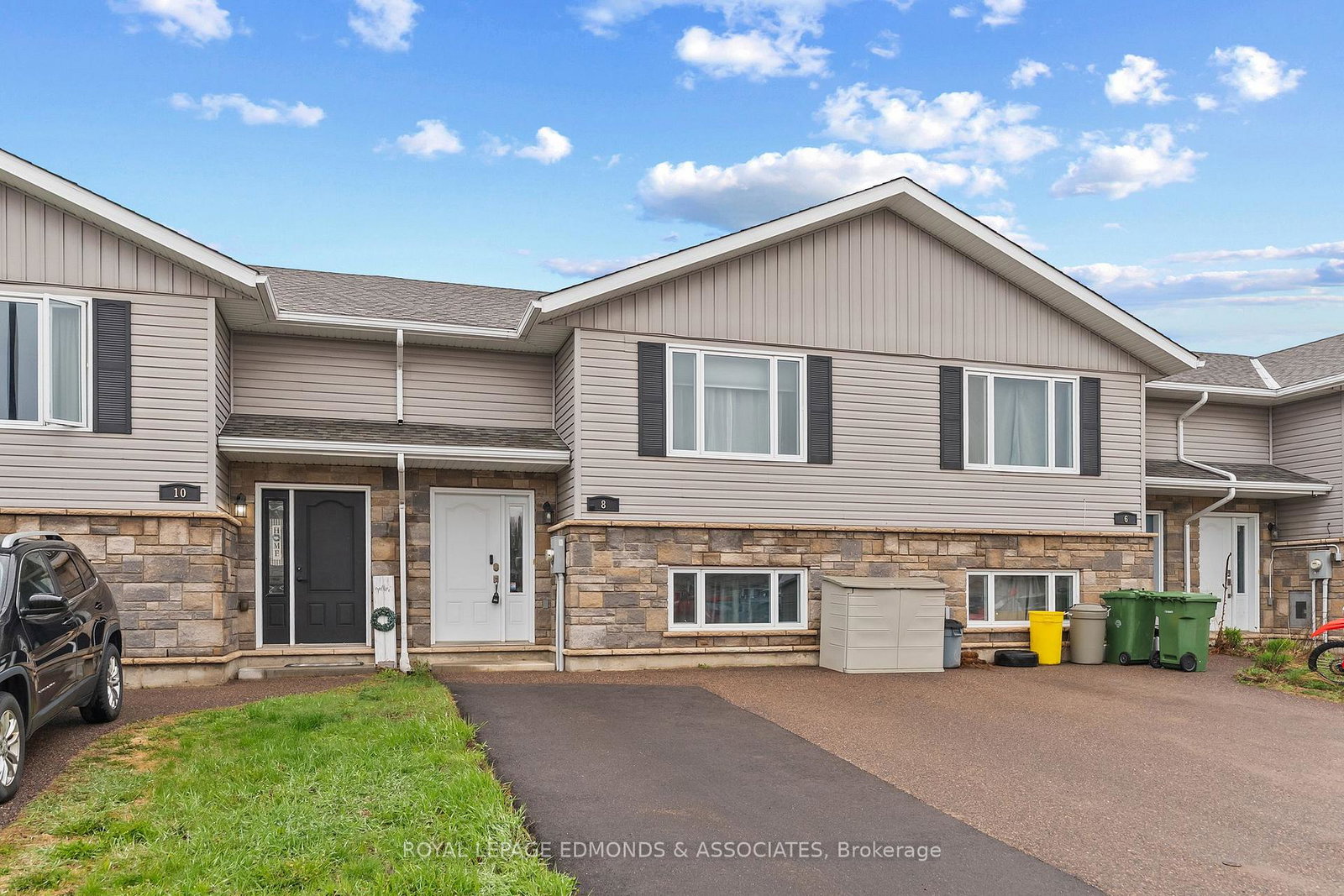 8-william-thomas-drive-petawawa-ontario-x13136250