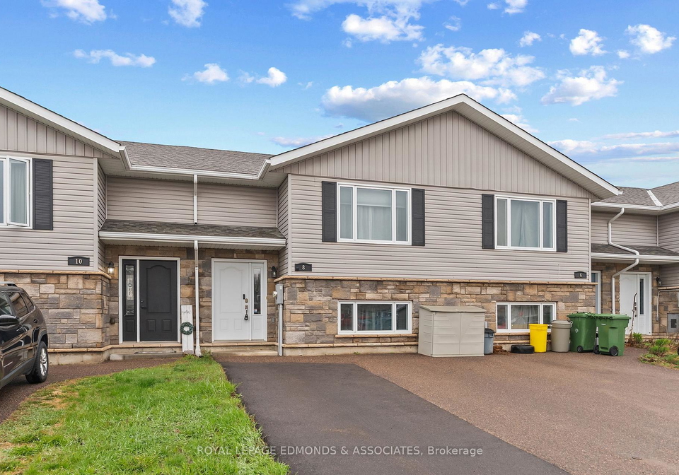 8-william-thomas-drive-petawawa-ontario-x13136250