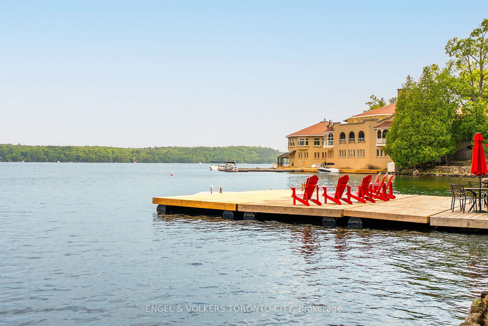 12-bigwin-island-lake-of-bays-ontario-x13136712