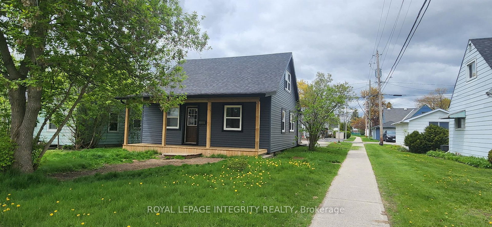 17-roosevelt-drive-smiths-falls-ontario-x13136946