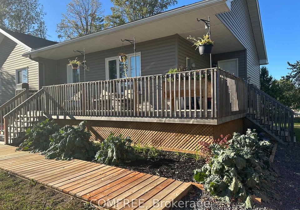 140-russett-drive-mcnabbraeside-ontario-x13137048