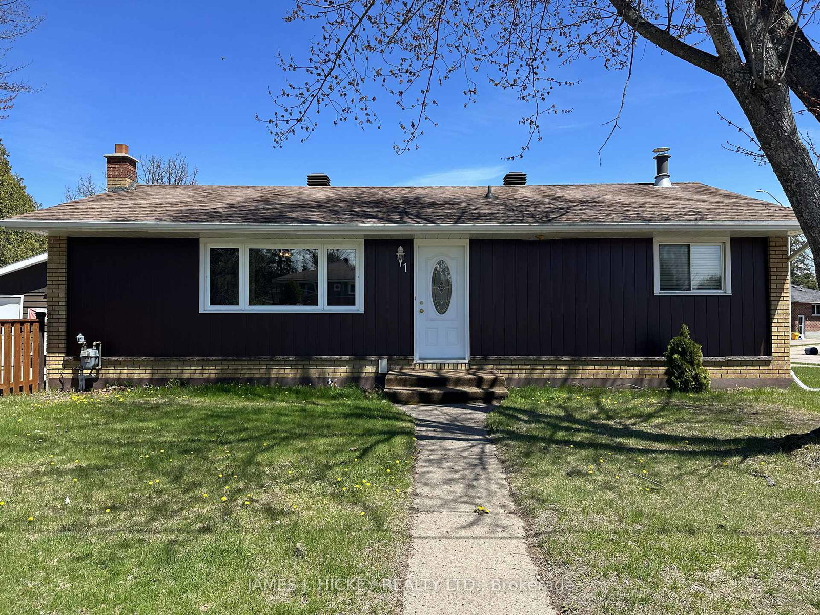 1-highland-crescent-deep-river-ontario-x13137126