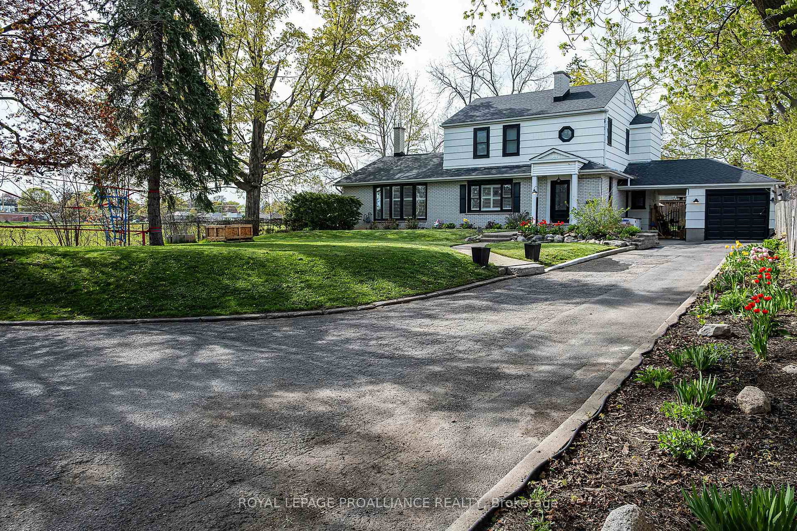 306-dundas-street-w-quinte-west-ontario-x13137408