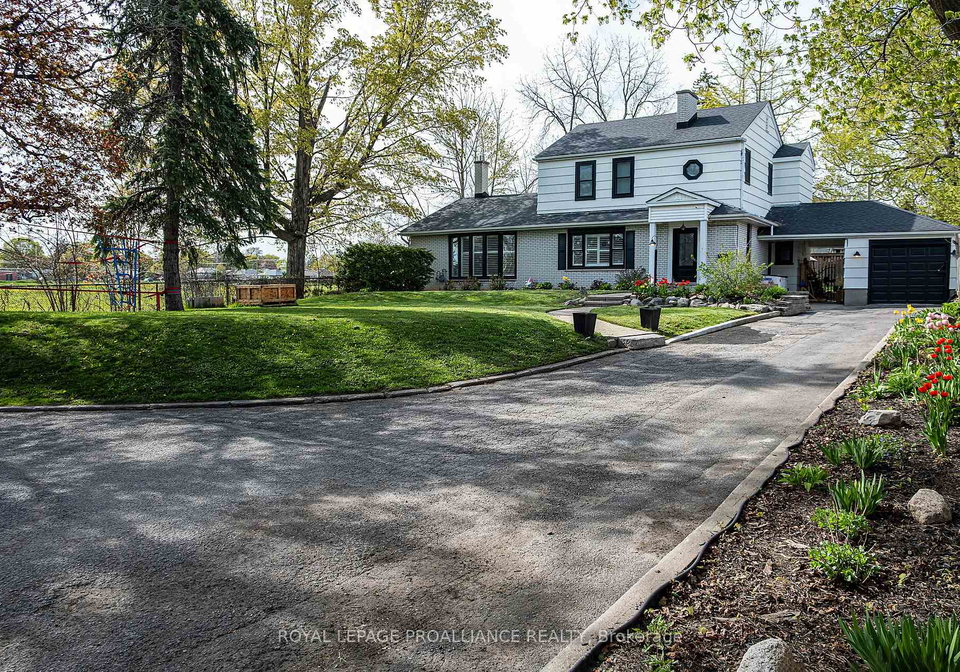 306-dundas-street-w-quinte-west-ontario-x13137408