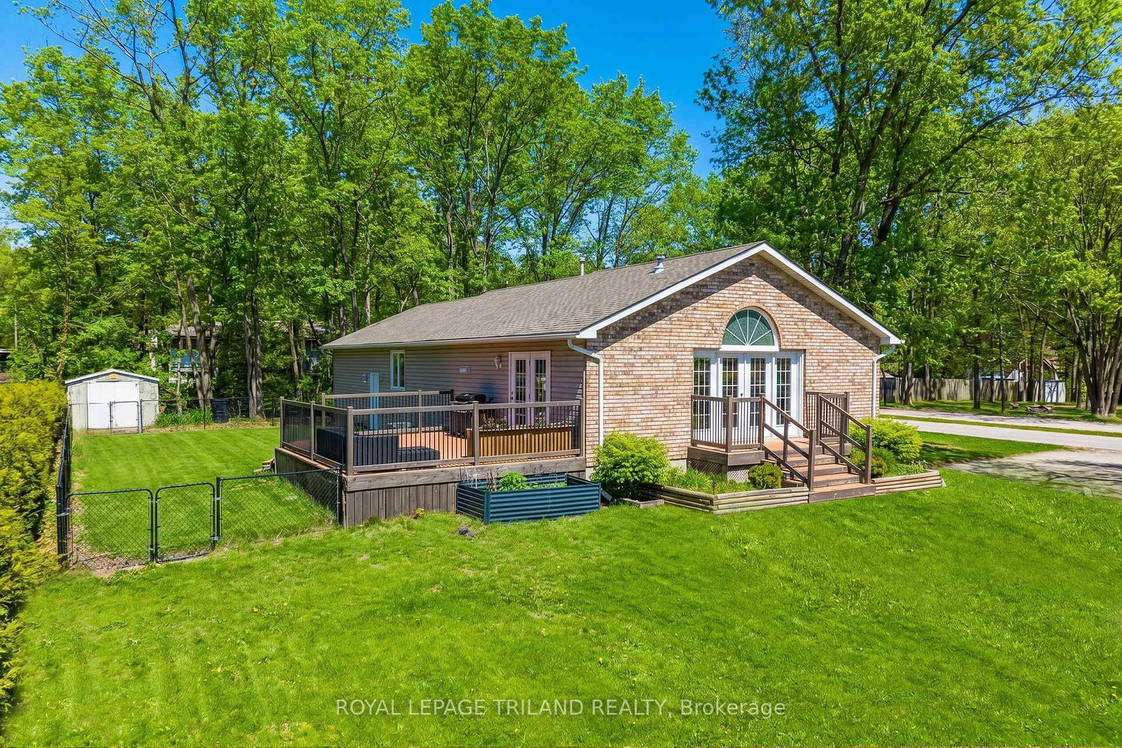 10234-julie-avenue-lambton-shores-ontario-x13137778