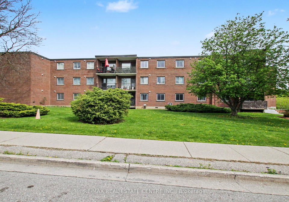 4-avalon-place-kitchener-ontario-x13138104