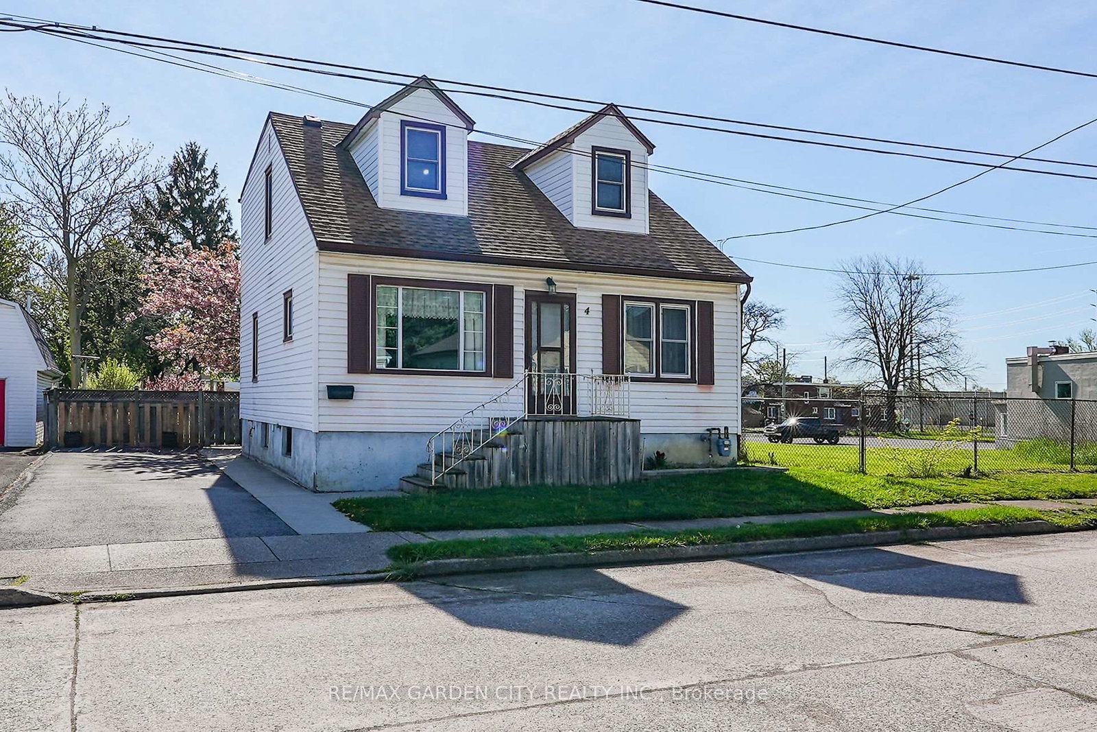 4-peachdale-avenue-st-catharines-ontario-x13139120