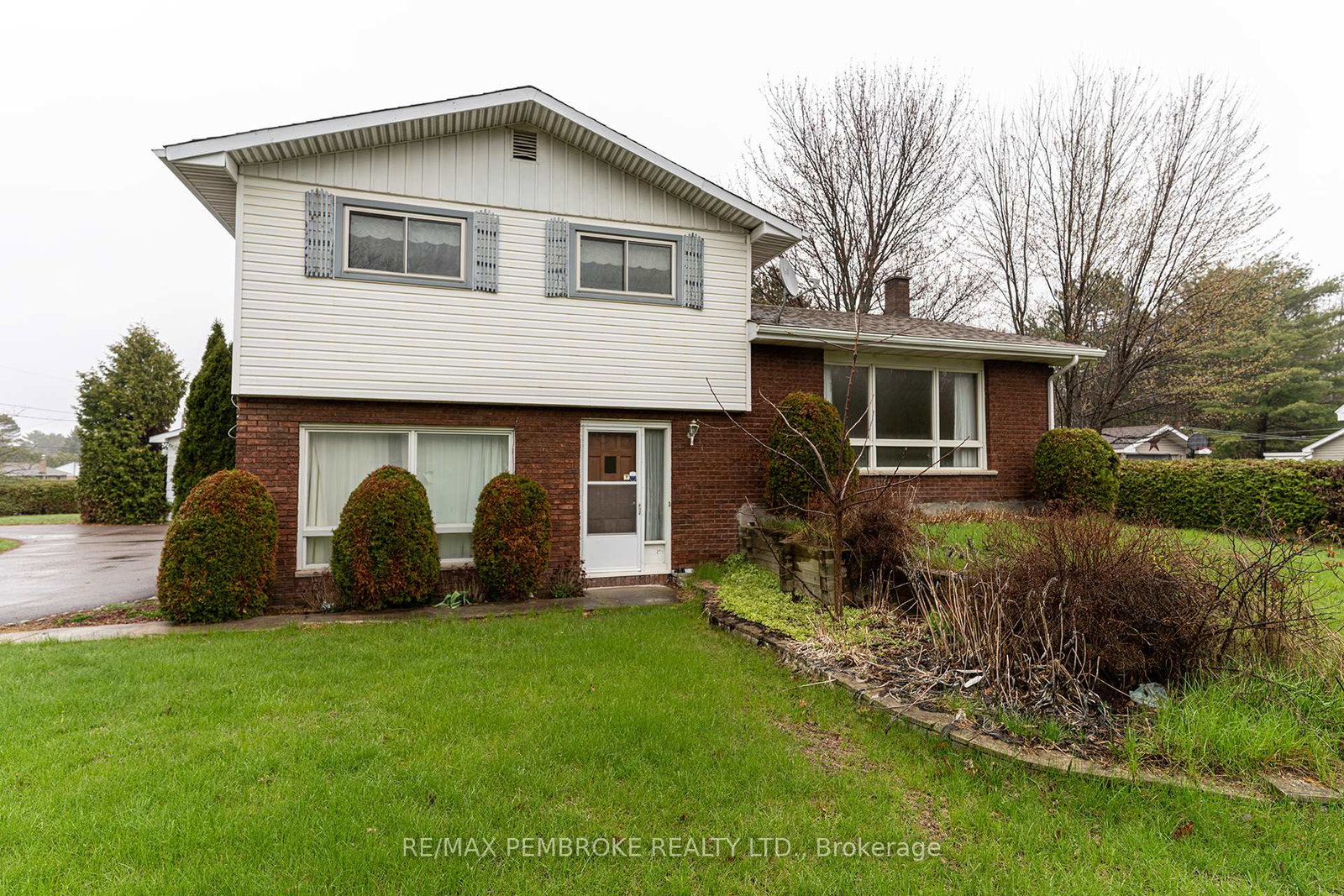 2-silke-drive-petawawa-ontario-x13139246