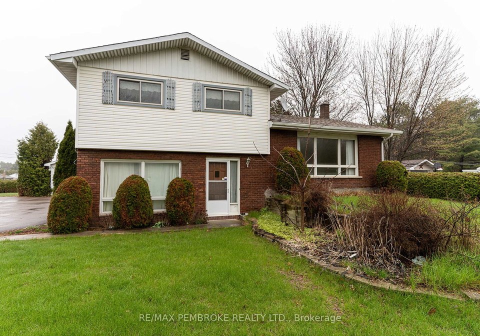 2-silke-drive-petawawa-ontario-x13139246