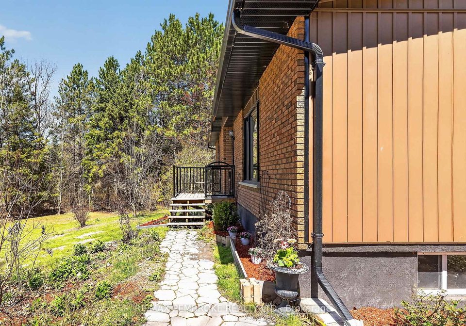 1346-station-hill-road-laurentian-valley-ontario-x13139290