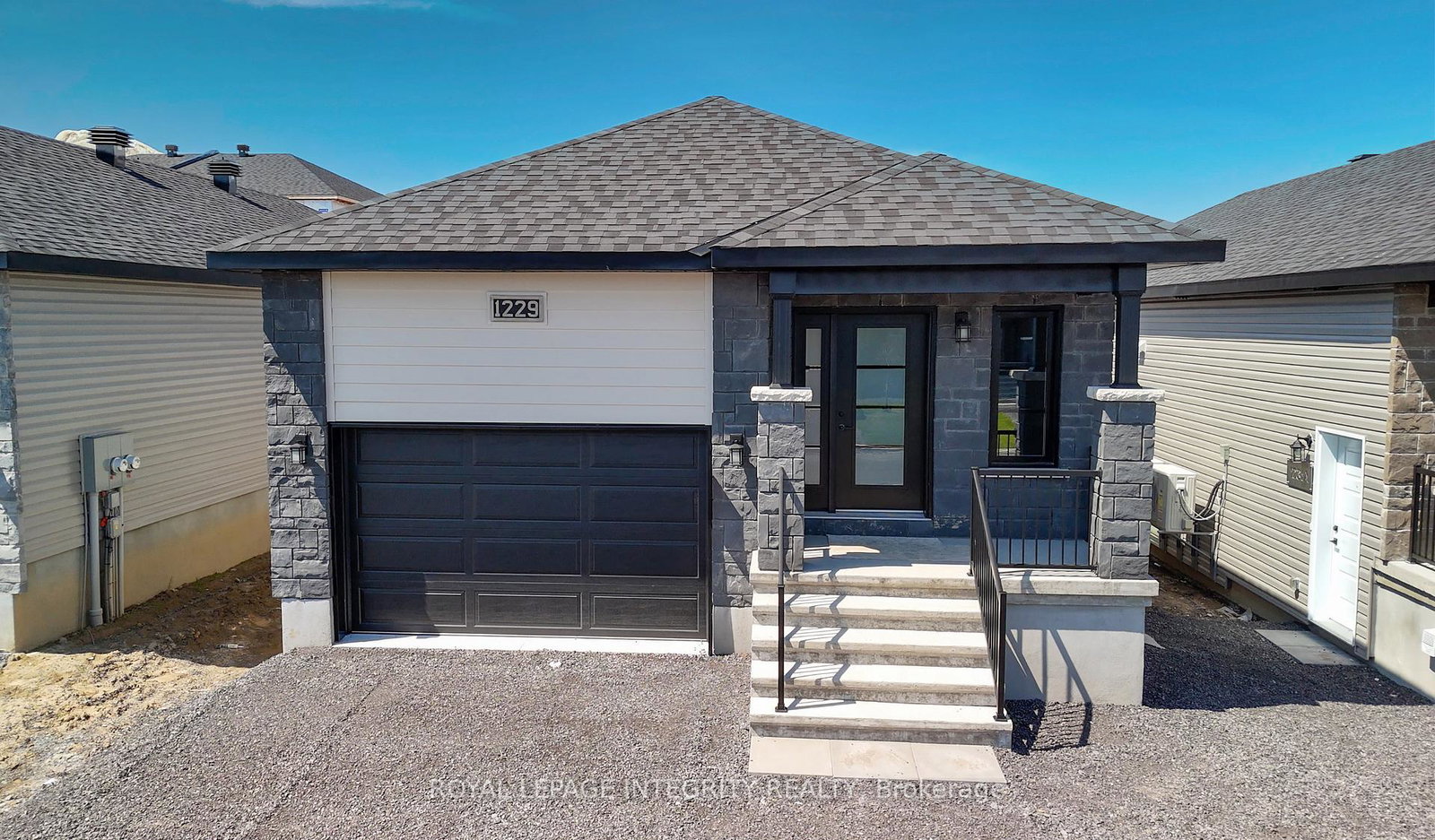 1229-montblanc-crescent-russell-ontario-x13139374