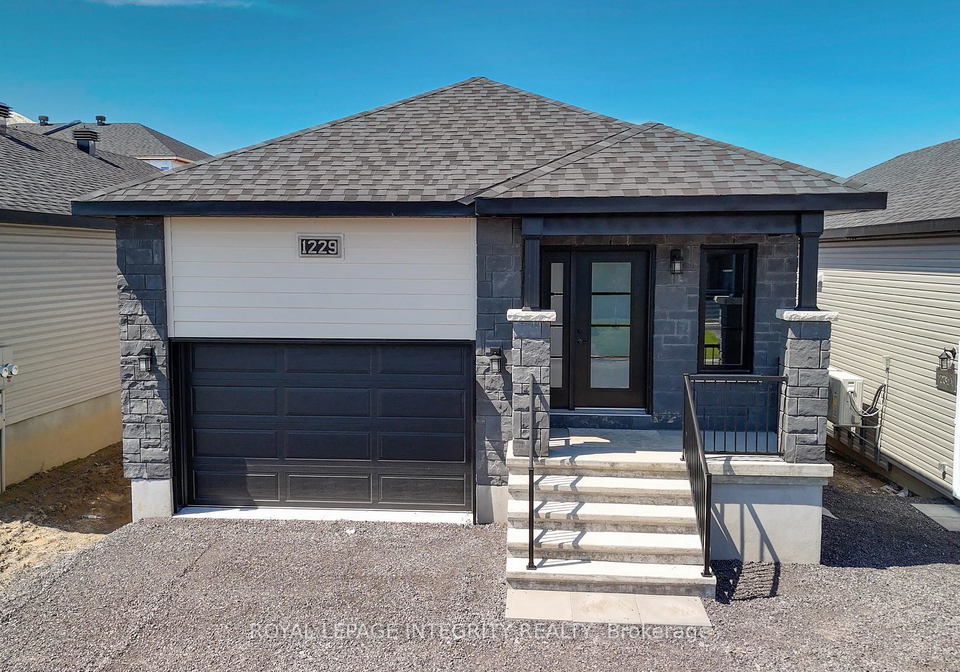 1229-montblanc-crescent-russell-ontario-x13139374