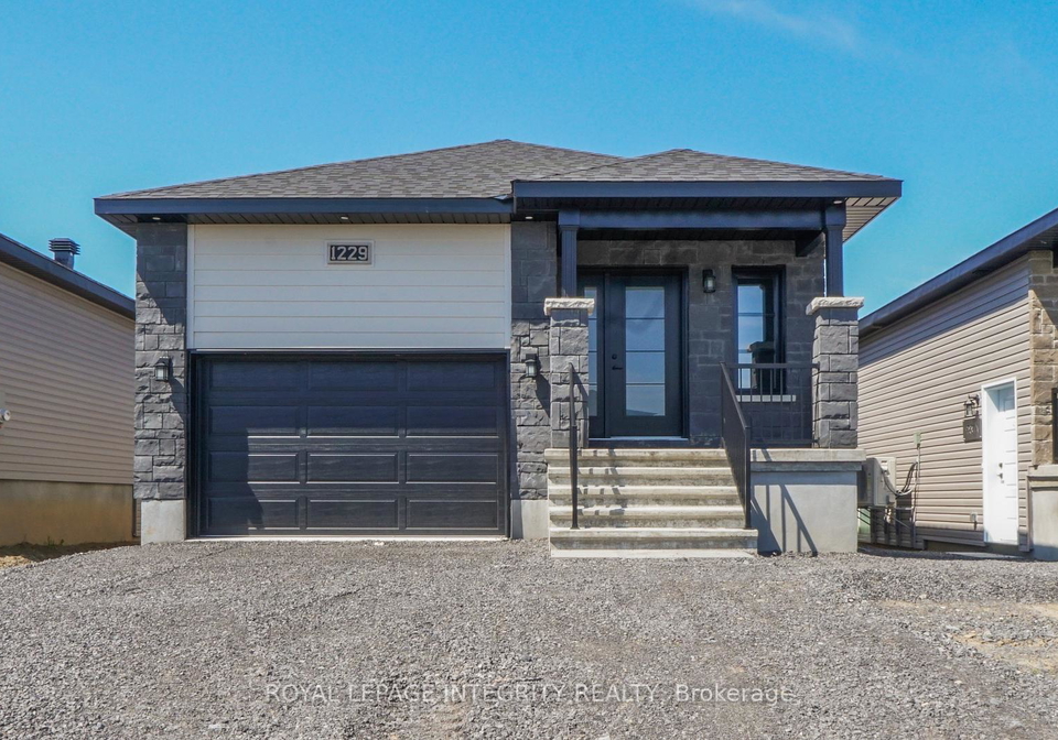1231-montblanc-crescent-russell-ontario-x13139378