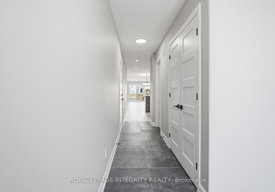 1233-montblanc-crescent-russell-ontario-x13139384