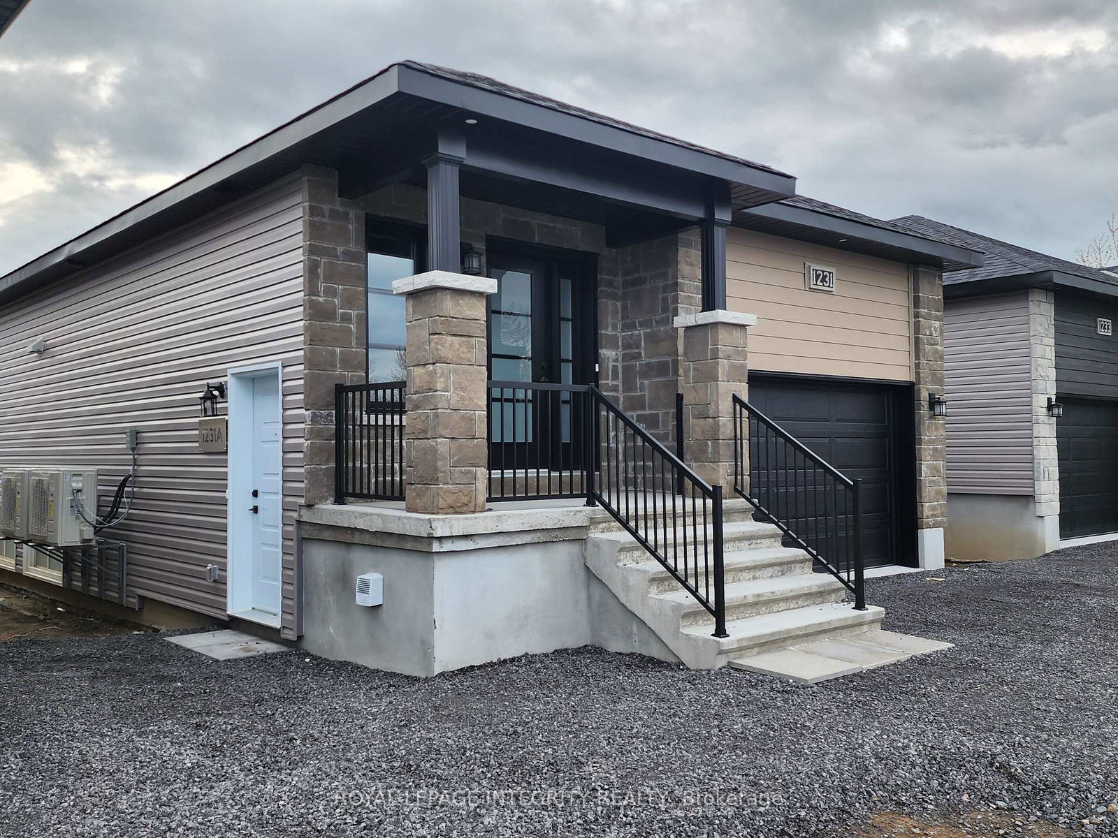 1231-montblanc-crescent-russell-ontario-x13139438