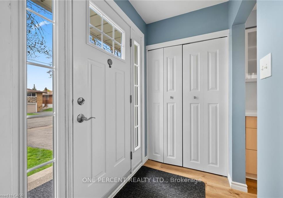 42-atwater-crescent-hamilton-ontario-x13141038