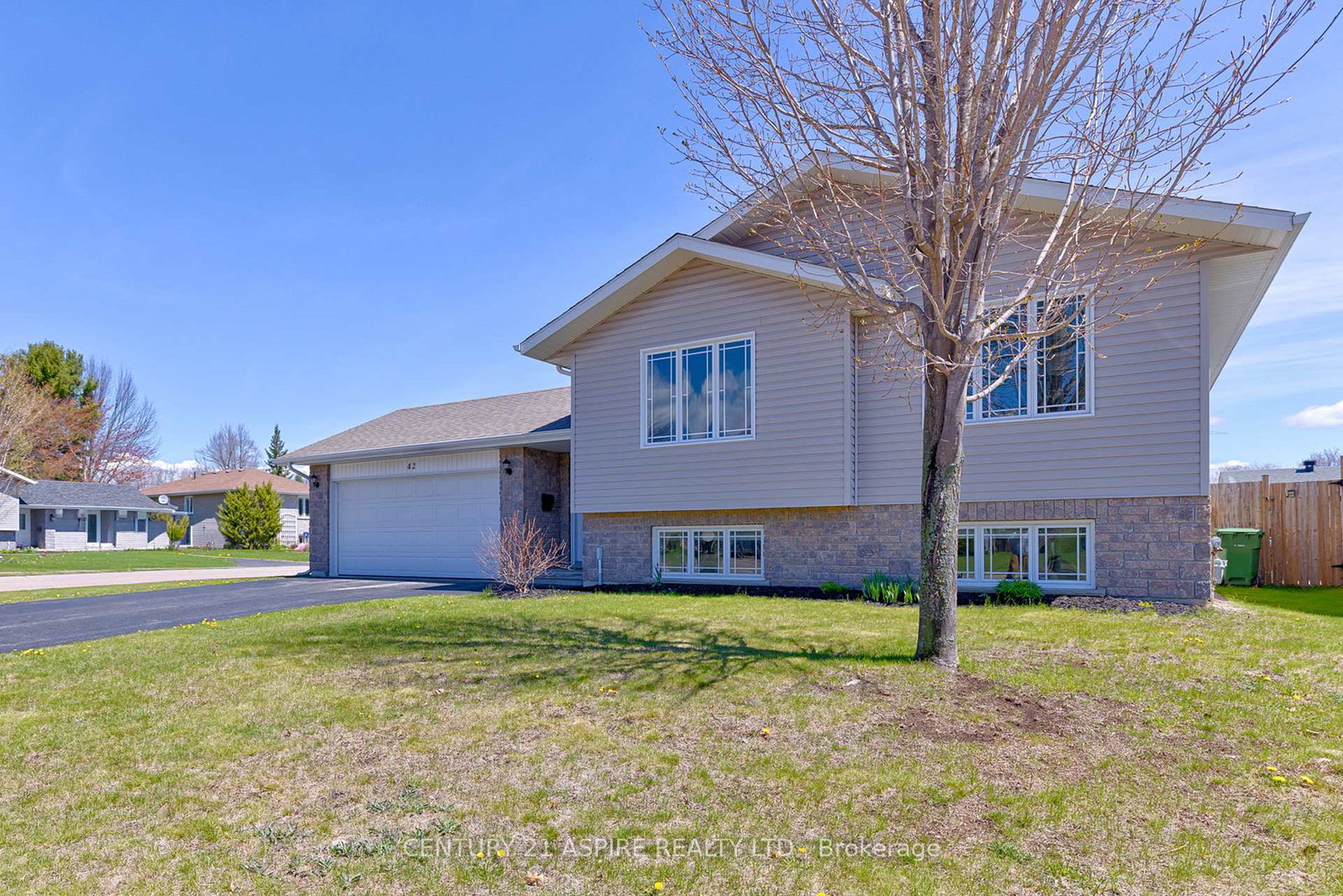 42-oak-avenue-petawawa-ontario-x13141040