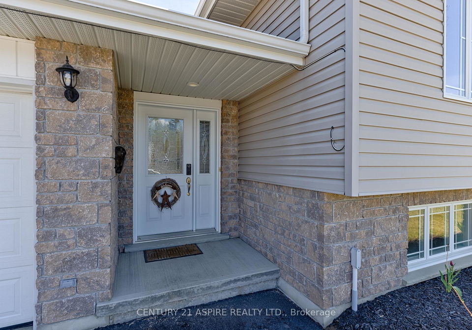 42-oak-avenue-petawawa-ontario-x13141040