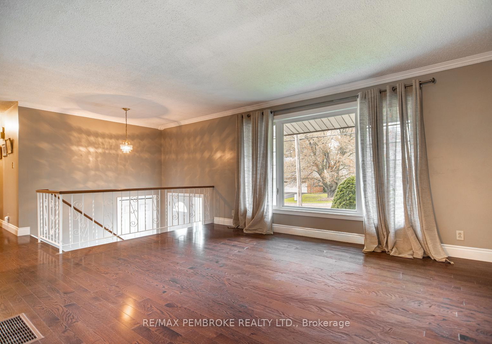 486-irving-street-pembroke-ontario-x13142190