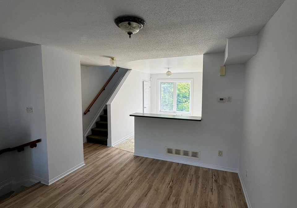 42-manhattan-crescent-ottawa-ontario-x13142324