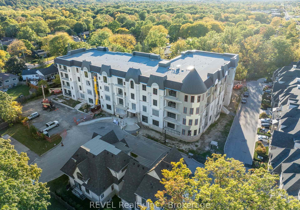 2-arbourvale-common-st-catharines-ontario-x13146822