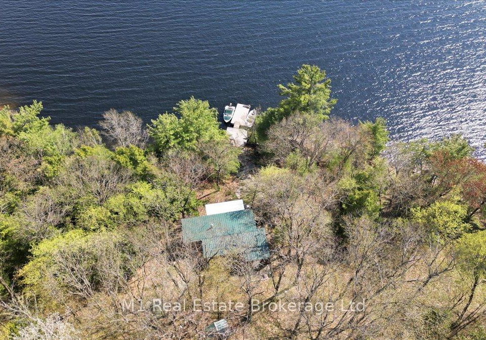 115-blackstone-lake-water-the-archipelago-ontario-x13147206