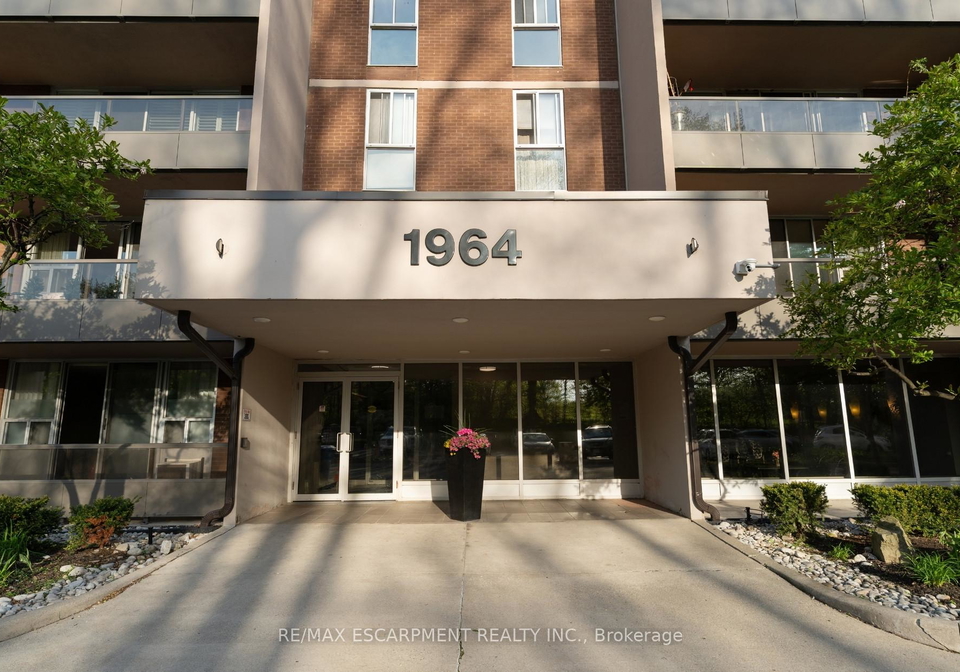 1964-main-street-w-hamilton-ontario-x13147958