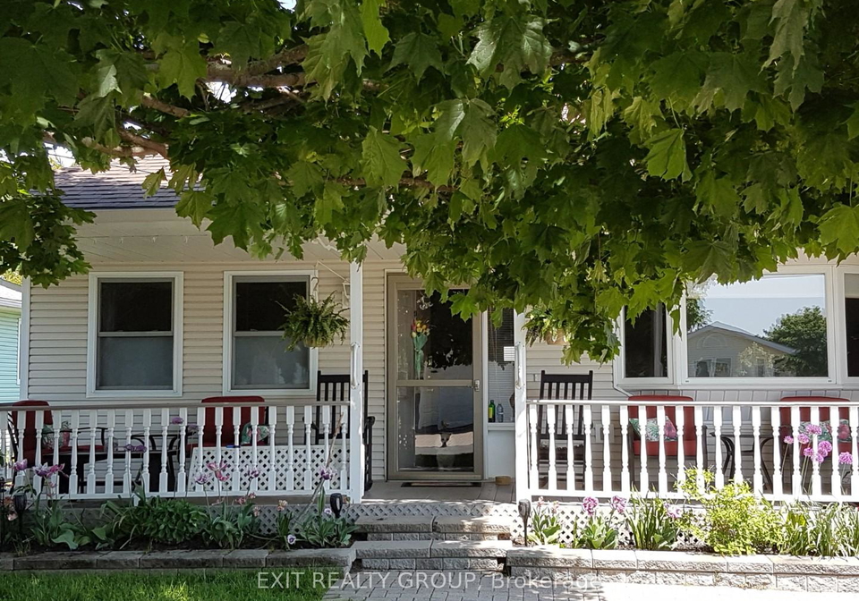 1-quaker-court-prince-edward-county-ontario-x13148798