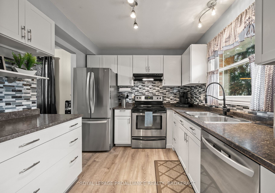 884-larchwood-crescent-kingston-ontario-x13150060