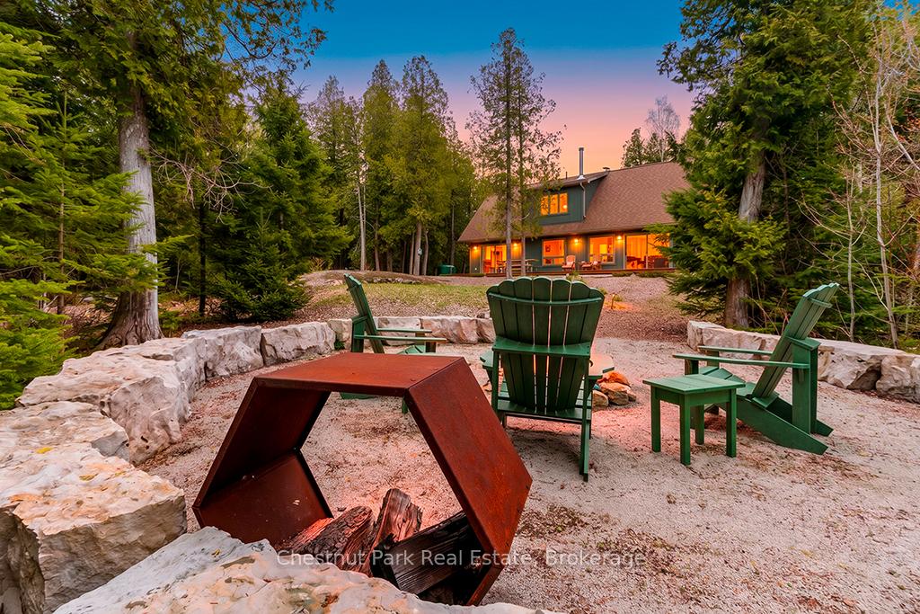 90-devils-glen-northern-bruce-peninsula-ontario-x13150894